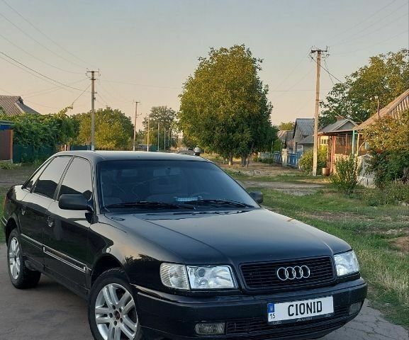 Черный Ауди 100, объемом двигателя 2.8 л и пробегом 3 тыс. км за 2500 $, фото 1 на Automoto.ua