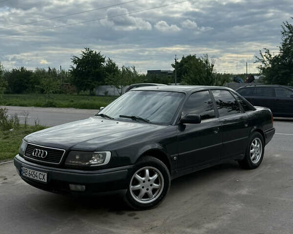 Черный Ауди 100, объемом двигателя 2.8 л и пробегом 300 тыс. км за 2500 $, фото 1 на Automoto.ua