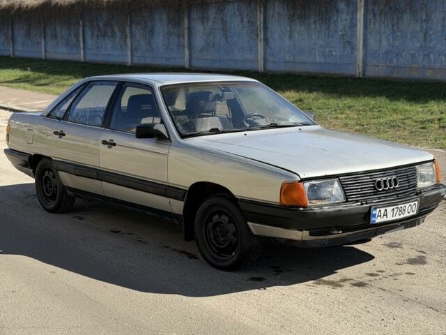 Коричневий Ауді 100, об'ємом двигуна 1.8 л та пробігом 222 тис. км за 1100 $, фото 1 на Automoto.ua