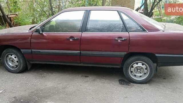 Красный Ауди 100, объемом двигателя 1.9 л и пробегом 230 тыс. км за 1000 $, фото 1 на Automoto.ua