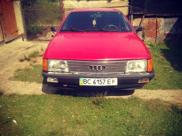 Красный Ауди 100, объемом двигателя 1.8 л и пробегом 350 тыс. км за 1500 $, фото 1 на Automoto.ua