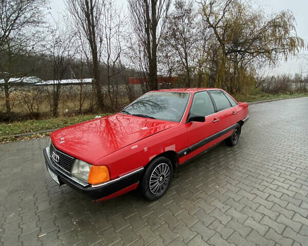 Красный Ауди 100, объемом двигателя 1.8 л и пробегом 185 тыс. км за 899 $, фото 1 на Automoto.ua