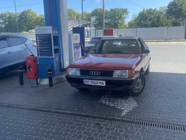 Красный Ауди 100, объемом двигателя 2.2 л и пробегом 180 тыс. км за 1699 $, фото 1 на Automoto.ua