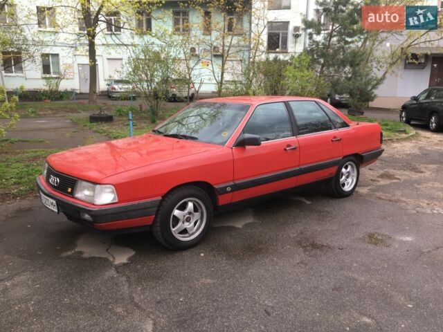 Красный Ауди 100, объемом двигателя 2 л и пробегом 250 тыс. км за 2900 $, фото 1 на Automoto.ua