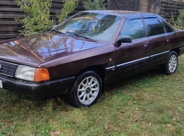 Ауди 100 1990 в Житомире на Automoto.ua Красный Ауди 100, объемом двигателя 2.3 л и пробегом 500 тыс. км за 1500 $, фото 1 на Automoto.ua