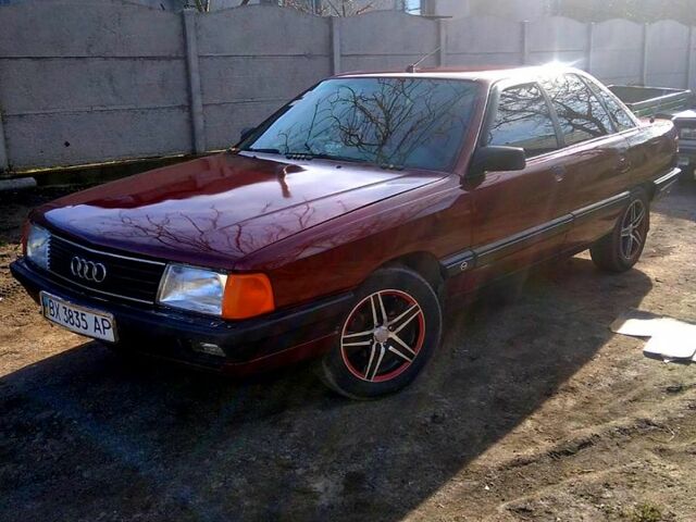 Красный Ауди 100, объемом двигателя 1.8 л и пробегом 352 тыс. км за 2100 $, фото 1 на Automoto.ua