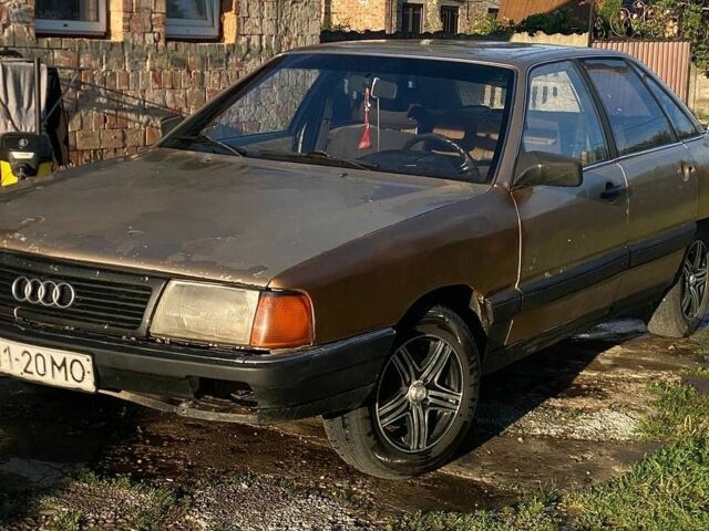 Желтый Ауди 100, объемом двигателя 1.8 л и пробегом 400 тыс. км за 350 $, фото 1 на Automoto.ua