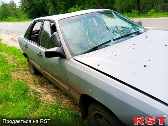 Серый Ауди 100, объемом двигателя 1.8 л и пробегом 111 тыс. км за 500 $, фото 1 на Automoto.ua