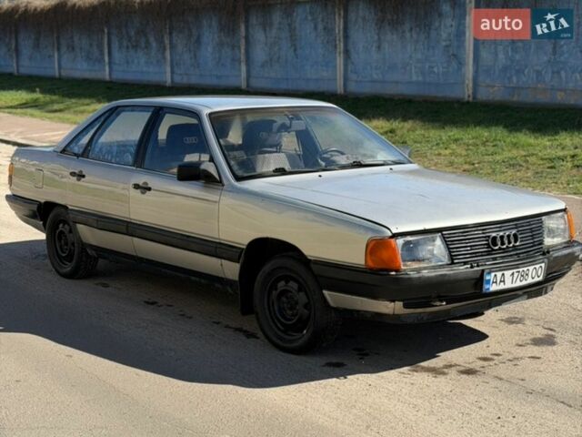 Сірий Ауді 100, об'ємом двигуна 1.8 л та пробігом 222 тис. км за 1100 $, фото 1 на Automoto.ua