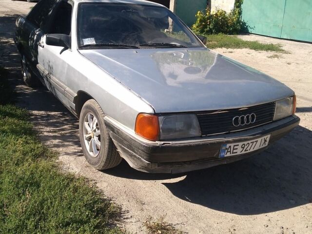 Сірий Ауді 100, об'ємом двигуна 1.9 л та пробігом 199 тис. км за 1600 $, фото 1 на Automoto.ua