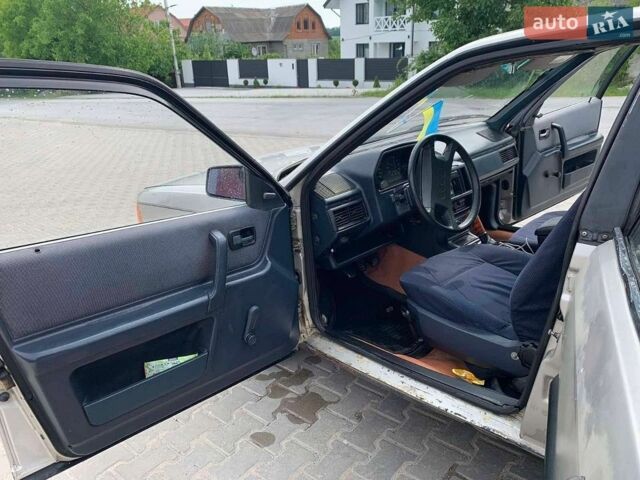 Сірий Ауді 100, об'ємом двигуна 1.8 л та пробігом 230 тис. км за 331 $, фото 1 на Automoto.ua