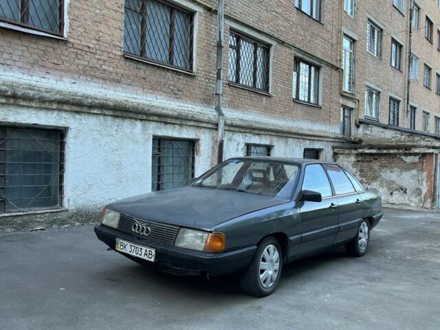 Серый Ауди 100, объемом двигателя 1.8 л и пробегом 400 тыс. км за 650 $, фото 1 на Automoto.ua