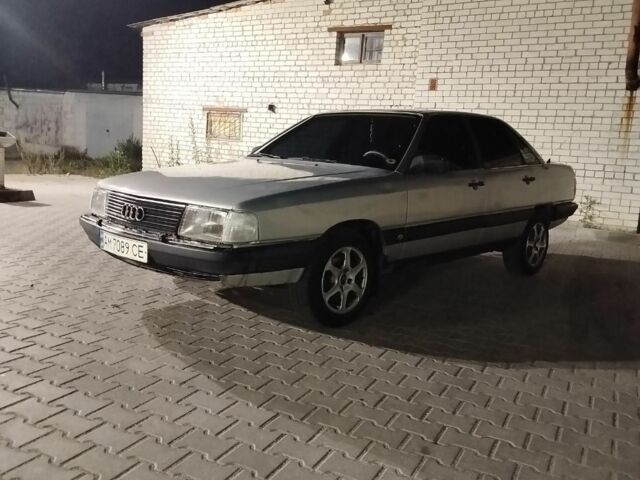 Серый Ауди 100, объемом двигателя 2 л и пробегом 300 тыс. км за 1100 $, фото 1 на Automoto.ua