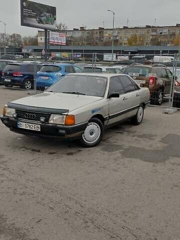 Серый Ауди 100, объемом двигателя 2.2 л и пробегом 400 тыс. км за 1600 $, фото 1 на Automoto.ua
