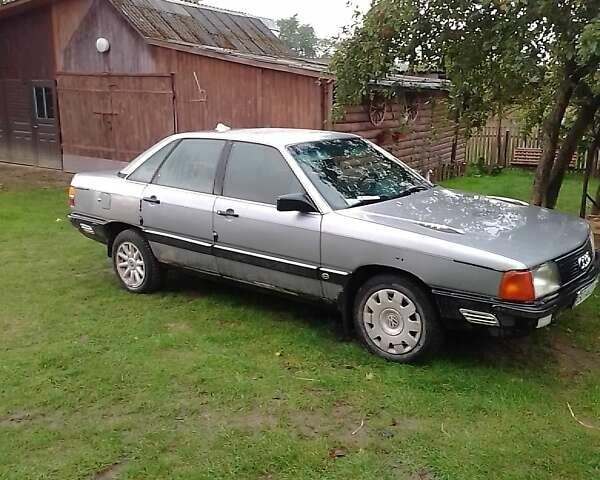 Сірий Ауді 100, об'ємом двигуна 2 л та пробігом 500 тис. км за 1100 $, фото 1 на Automoto.ua