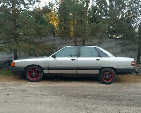 Серый Ауди 100, объемом двигателя 2 л и пробегом 263 тыс. км за 1600 $, фото 1 на Automoto.ua