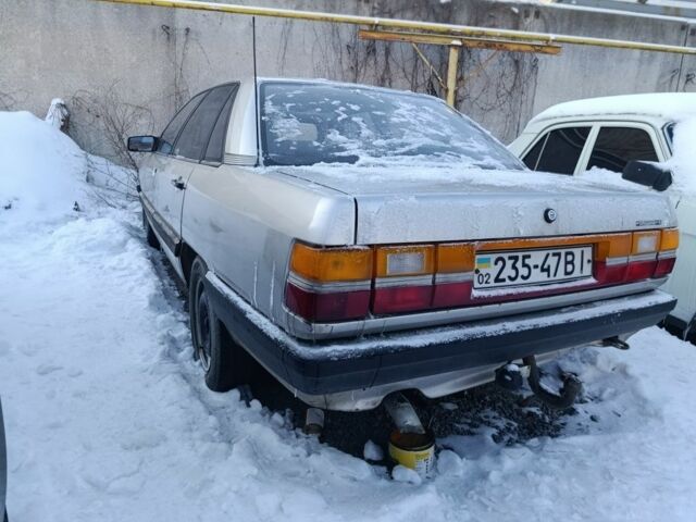 Серый Ауди 100, объемом двигателя 2 л и пробегом 300 тыс. км за 900 $, фото 1 на Automoto.ua