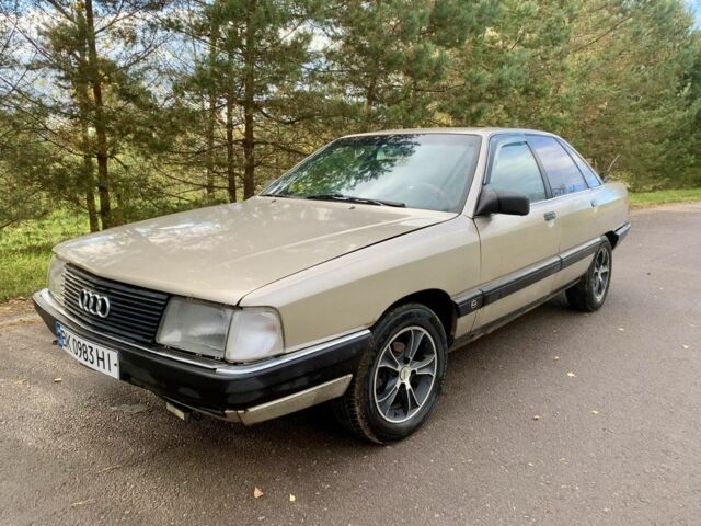 Серый Ауди 100, объемом двигателя 2.3 л и пробегом 400 тыс. км за 1400 $, фото 1 на Automoto.ua