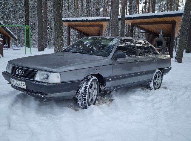 Серый Ауди 100, объемом двигателя 2 л и пробегом 360 тыс. км за 1800 $, фото 1 на Automoto.ua