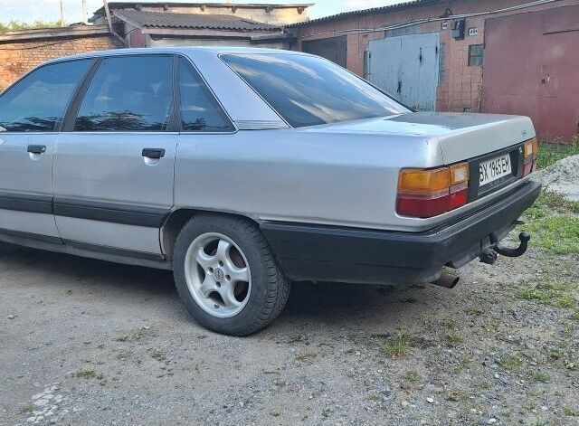 Серый Ауди 100, объемом двигателя 2 л и пробегом 400 тыс. км за 900 $, фото 1 на Automoto.ua