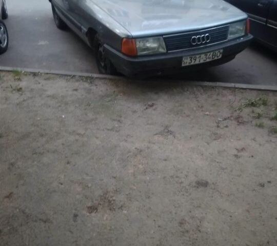 Серый Ауди 100, объемом двигателя 2 л и пробегом 250 тыс. км за 1600 $, фото 1 на Automoto.ua