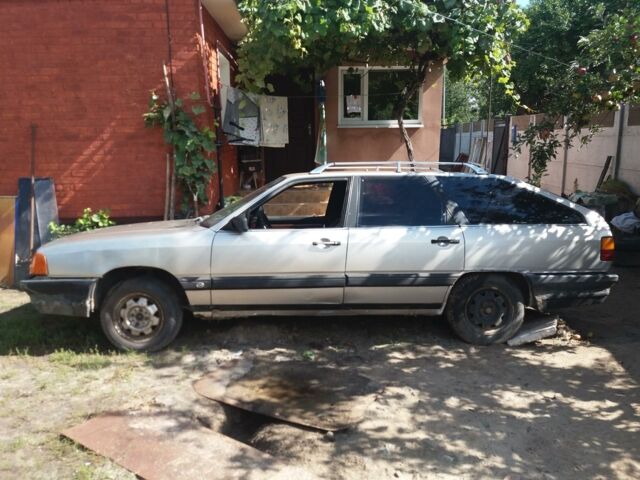 Сірий Ауді 100, об'ємом двигуна 1.8 л та пробігом 100 тис. км за 1400 $, фото 1 на Automoto.ua