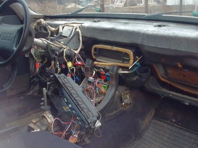 Сірий Ауді 100, об'ємом двигуна 2.6 л та пробігом 200 тис. км за 1200 $, фото 1 на Automoto.ua