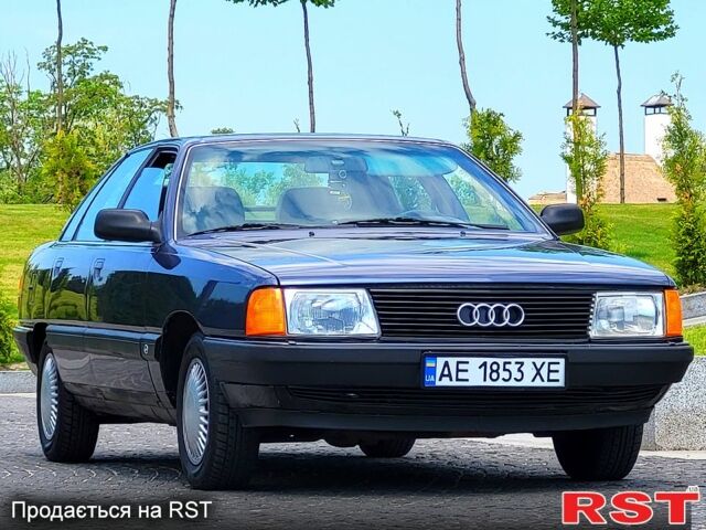 Синий Ауди 100, объемом двигателя 2 л и пробегом 196 тыс. км за 3950 $, фото 1 на Automoto.ua