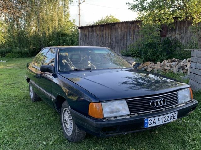 Синий Ауди 100, объемом двигателя 1.8 л и пробегом 250 тыс. км за 2000 $, фото 1 на Automoto.ua