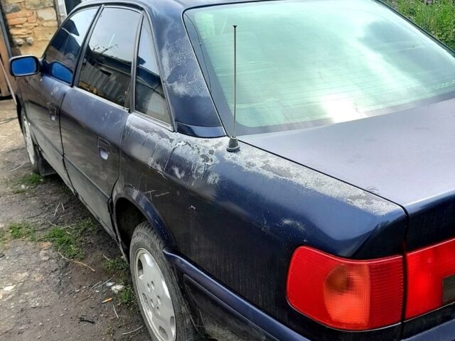 Синий Ауди 100, объемом двигателя 2.6 л и пробегом 300 тыс. км за 1700 $, фото 1 на Automoto.ua