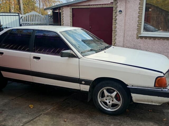 Белый Ауди 200, объемом двигателя 2.2 л и пробегом 1000 тыс. км за 800 $, фото 1 на Automoto.ua