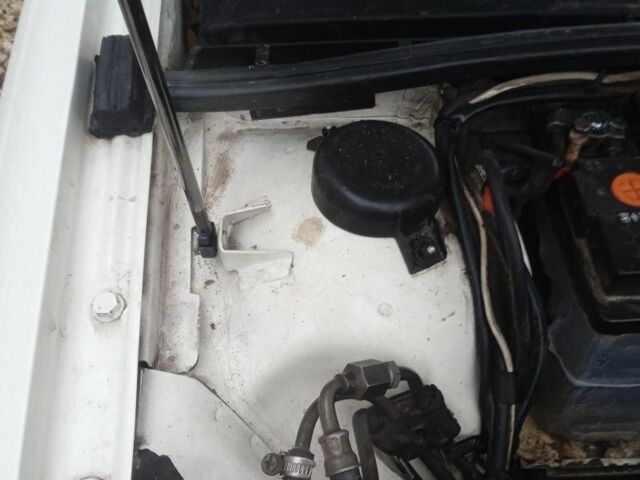 Білий Ауді 80, об'ємом двигуна 2 л та пробігом 300 тис. км за 2580 $, фото 1 на Automoto.ua