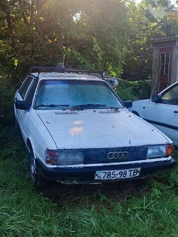 Белый Ауди 80, объемом двигателя 1.6 л и пробегом 259 тыс. км за 600 $, фото 1 на Automoto.ua