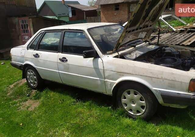 Белый Ауди 80, объемом двигателя 1.8 л и пробегом 259 тыс. км за 800 $, фото 1 на Automoto.ua