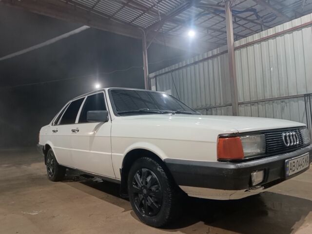 Белый Ауди 80, объемом двигателя 1.8 л и пробегом 300 тыс. км за 1500 $, фото 1 на Automoto.ua