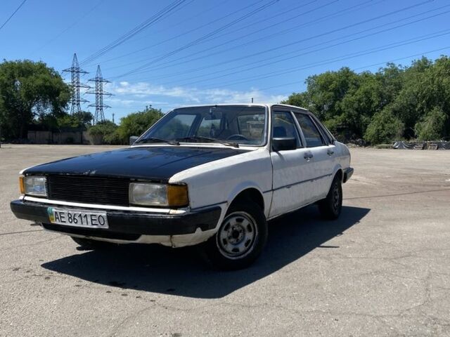 Белый Ауди 80, объемом двигателя 1.6 л и пробегом 277 тыс. км за 603 $, фото 1 на Automoto.ua