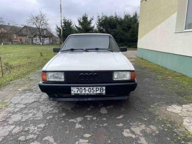 Белый Ауди 80, объемом двигателя 1.6 л и пробегом 350 тыс. км за 899 $, фото 1 на Automoto.ua