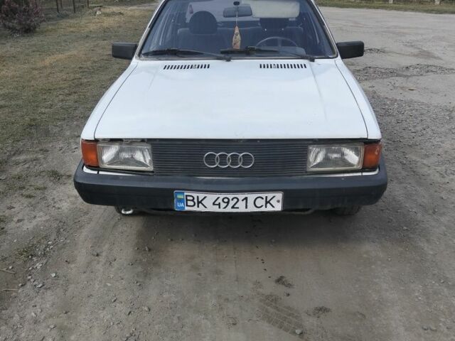 Белый Ауди 80, объемом двигателя 1.6 л и пробегом 50 тыс. км за 650 $, фото 1 на Automoto.ua