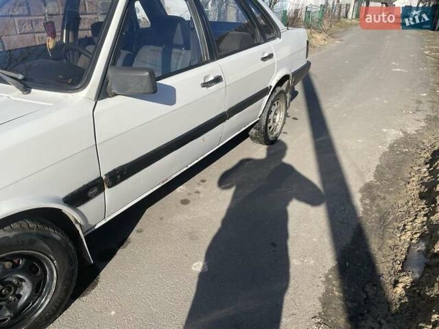Белый Ауди 80, объемом двигателя 1.8 л и пробегом 100 тыс. км за 900 $, фото 1 на Automoto.ua
