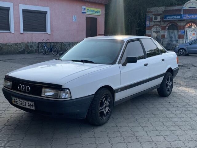 Белый Ауди 80, объемом двигателя 1.8 л и пробегом 186 тыс. км за 2000 $, фото 1 на Automoto.ua