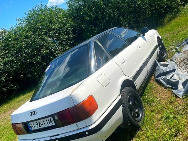 Белый Ауди 80, объемом двигателя 1.8 л и пробегом 350 тыс. км за 1500 $, фото 1 на Automoto.ua