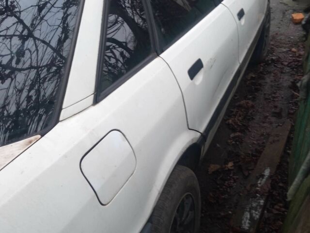 Белый Ауди 80, объемом двигателя 1.8 л и пробегом 320 тыс. км за 1300 $, фото 1 на Automoto.ua