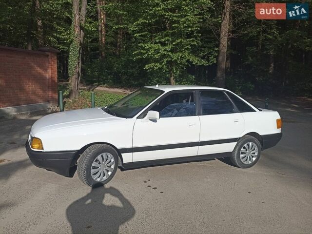 Белый Ауди 80, объемом двигателя 1.6 л и пробегом 261 тыс. км за 1750 $, фото 1 на Automoto.ua