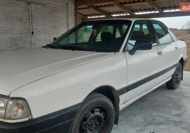 Белый Ауди 80, объемом двигателя 1.8 л и пробегом 330 тыс. км за 1400 $, фото 1 на Automoto.ua