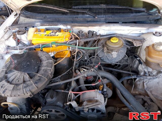 Білий Ауді 80, об'ємом двигуна 1.8 л та пробігом 300 тис. км за 1500 $, фото 1 на Automoto.ua