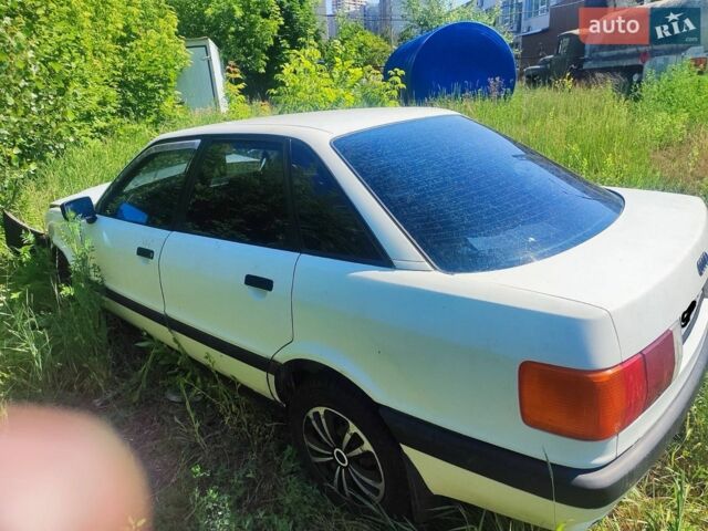 Белый Ауди 80, объемом двигателя 1.8 л и пробегом 300 тыс. км за 892 $, фото 1 на Automoto.ua