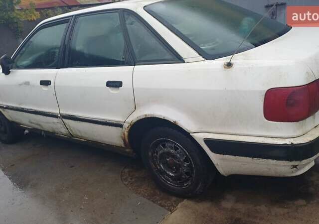 Белый Ауди 80, объемом двигателя 2 л и пробегом 320 тыс. км за 450 $, фото 1 на Automoto.ua