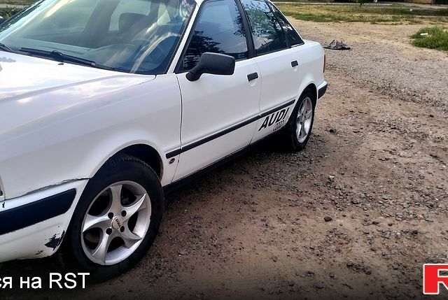 Белый Ауди 80, объемом двигателя 2 л и пробегом 250 тыс. км за 1350 $, фото 1 на Automoto.ua