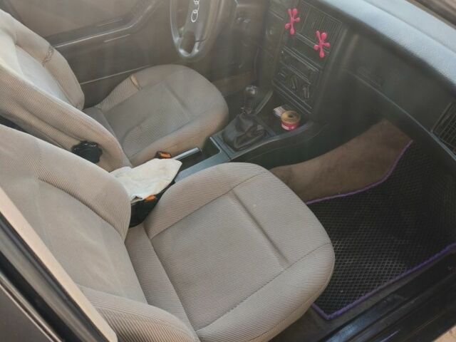 Черный Ауди 80, объемом двигателя 1.8 л и пробегом 300 тыс. км за 2100 $, фото 1 на Automoto.ua