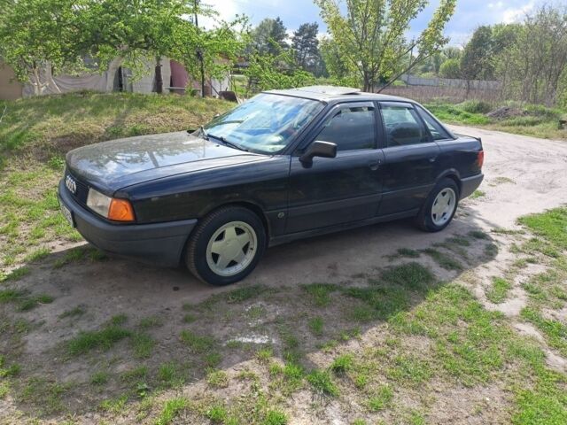 Черный Ауди 80, объемом двигателя 1.8 л и пробегом 1000 тыс. км за 1800 $, фото 1 на Automoto.ua
